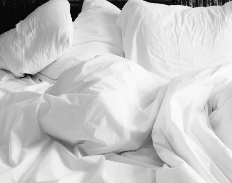pillows bed sleep insomnia