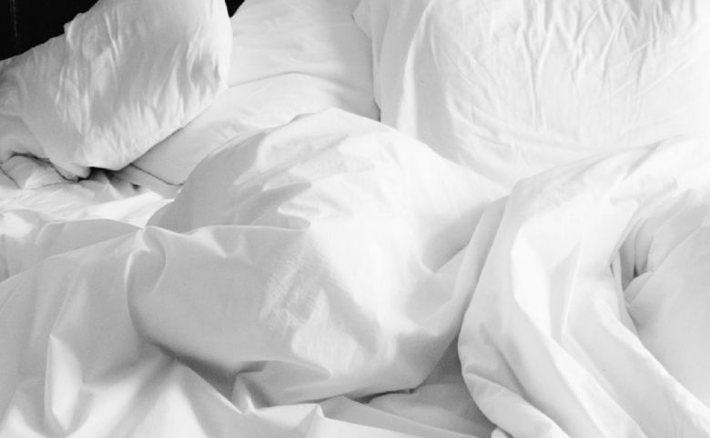 pillows bed sleep insomnia