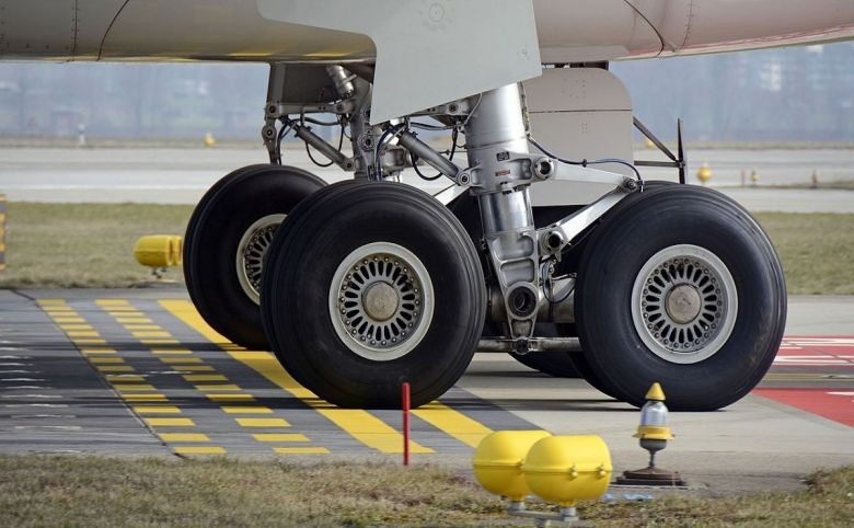 plane landing gear airport airplane