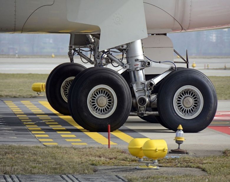 plane landing gear airport airplane